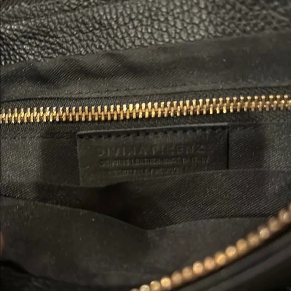 Chic Divina Firenze Black Leather Crossbody Bag with Gold Accents - Picture 4 of 4